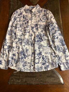 Women's Blue & White Tropical Print Button-Up Blouse